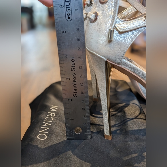 Marciano Light Gold/Nude Size 7 Sandals 4" heel - Picture 4 of 10